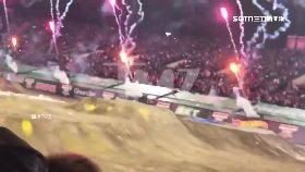 f煙火燒觀眾1200