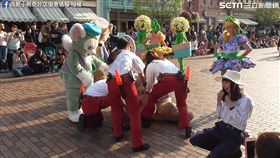 「雪莉玫」昏倒在地。（圖／翻攝自得肥小熊奇妙店優惠情報臉書）