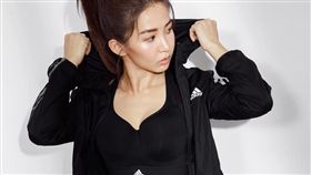 ▲▼瑤瑤健身有成，大方秀出肌肉線條。（圖／翻攝自瑤瑤IG）
