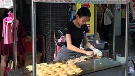 童仲彥,市議員,選民服務,車輪餅,辣妹,正面,爆料公社　圖／翻攝自童仲彥臉書