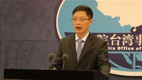 中共提修憲建議　安峰山：堅持和平統一中共中央25日公布修憲建議，其中包括取消中國大陸國家主席連任限制。關於此事對兩岸關係的影響，中國國台辦發言人安峰山（圖）28日上午表示，陸方會繼續堅持、推動兩岸「和平統一」。中央社記者繆宗翰北京攝　107年2月28日