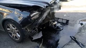 疑疲勞釀禍！賓士自撞民宅「人不見」