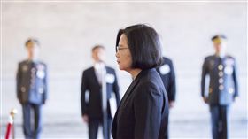 蔡英文總統主持「中華民國107年向先祖暨忠烈殉職人員致祭。（圖／總統府提供）