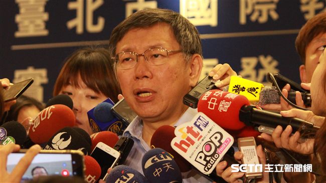 拆帳棚惹民怨！柯跑行程被丟鞋