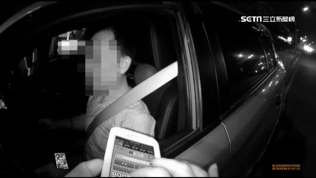 毒蟲遇臨檢落跑　警追上竟「男變女」