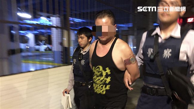 吸笑氣助眠？男吸完後恍惚開車撞巴士