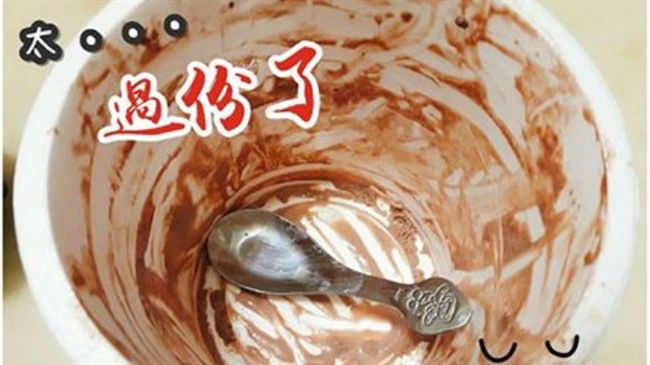 吃光還留湯匙放冰箱　他下句讓人更怒