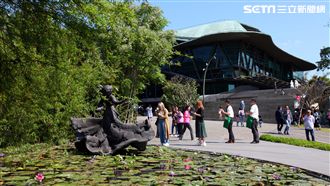 雲門攜手星巴克　打造望山看海咖啡廳