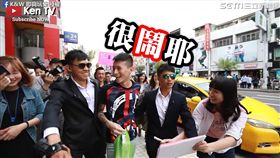 路人體驗爆紅瞬間。（圖／翻攝自K&W 即興玩樂臉書）