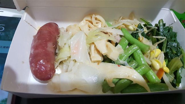 自助餐5菜1香腸20元　網跪求店址