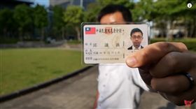 影／邱議員好！親手埋葬「邱威傑」　呱吉選議員真相曝光
圖／翻攝自上班不要看 NSFW YouTube
https://www.youtube.com/watch?v=5kutdINY95A