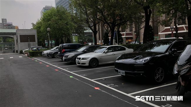 北車停車場重生　全彩燈找空位更方便