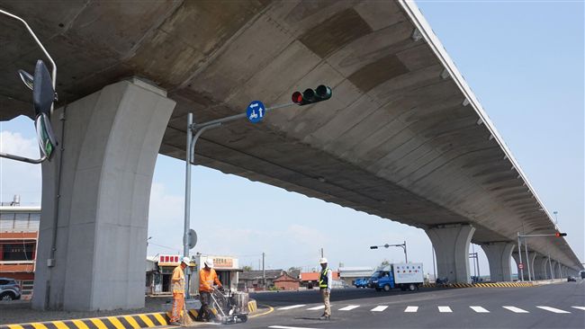車禍惡夢終止！西濱中部段高架名車