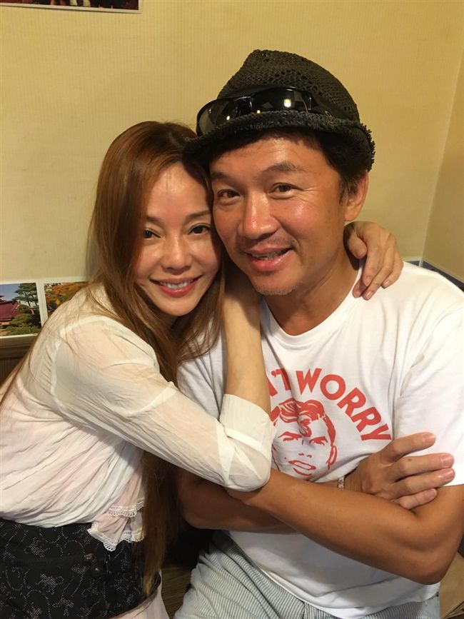 孫鵬、狄鶯再迎救子危機。（圖／翻攝自狄鶯臉書）