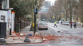 英國倫敦一名29歲準新娘布爾（Michaela Boor）日前行經施工工地時，被從天而降的磚頭擊斃，她當場失去意識，送醫搶救後不幸身亡。而該起意外發生的原因，當局正在進一步調查。（圖／翻攝自JustGiving）