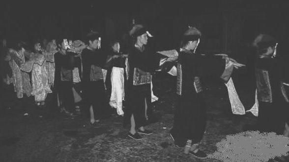 清明請假「趕屍放蠱」　主管只批2字