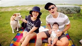 竇智孔,瑋瑋,大福,全家福。（翻攝自臉書）