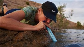 生命吸管（Lifestraw）（圖／取自Lifestraw臉書）