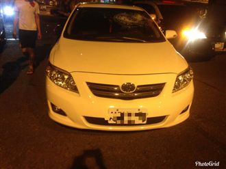 超個車也有事！　4人被圍堵痛毆