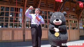 柯文哲出席新北投車站歸鄉週年記者會/展示紀念限量悠遊卡 北市府提供