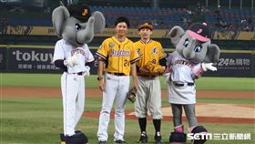 阿松與林威助。（圖／記者王怡翔攝）