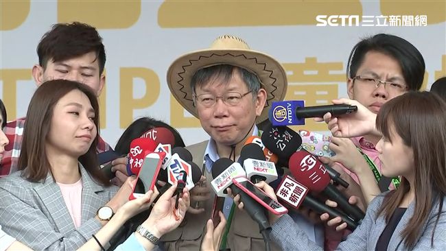 獨派丟鞋隨扈帶傘維安　柯：不用擋啦
