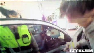 不孝子欲開車衝撞父　行車紀錄器曝光