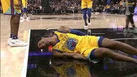 Patrick McCaw落地時痛到在地上打滾（圖／翻攝YouTube）