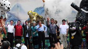 柯文哲出席城南有意思活動台北市長柯文哲（中） 1日在台北泉州街出席「城南有意思」展演系列街頭嘉年華活動，和與會來賓共同啟動開幕儀式。中央社記者施宗暉攝　107年4月1日