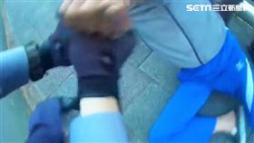 黎男因家庭失和欲跳橋輕生，警方及時將他從鬼門關拉回（翻攝畫面）