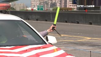 國道百種「血滴子」　警團隊合作撿拾