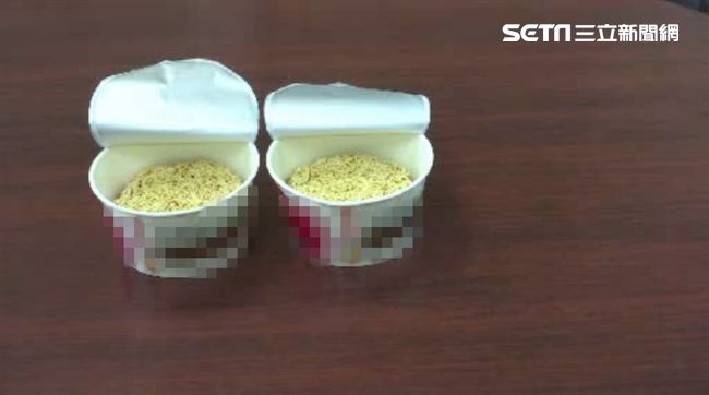 為泡麵逆向迴轉　男走出超商好錯愕…