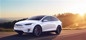 Tesla Model X。（圖／翻攝Tesla網站）