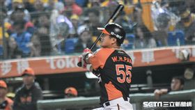 統一獅潘武雄全壘打 圖／記者林敬旻攝
