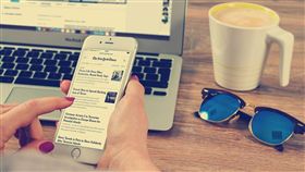 滑手機,資訊,新聞,搜尋,網路（圖／Pixabay）