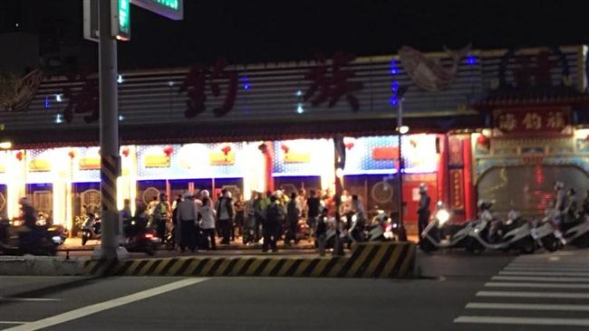 板橋餐廳傳酒客口角　警對空鳴槍壓制