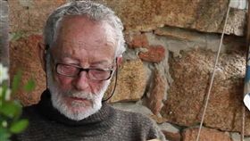 獨居無人島29年！極美海景PO上網　79歲爺爺成網紅（圖／翻攝自Mauro Da Budelli臉書）