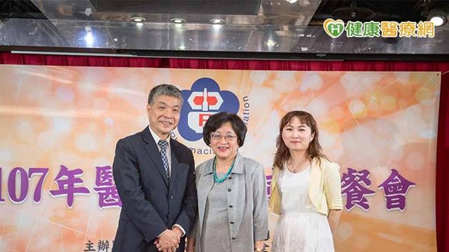 不只配藥　藥師公會把關用藥投身公益