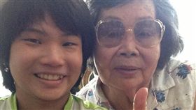 戴資穎與奶奶合照（圖／取自戴資穎臉書）
