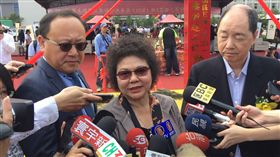 陳菊出席日月光動土典禮　回應媒體高雄市長陳菊（中）3日出席日月光集團K25廠動土典禮，面對媒體詢問何時接任總統府秘書長一職，她表示，謝謝大家關心，有新的消息會向大家報告。中央社記者董俊志攝　107年4月3日