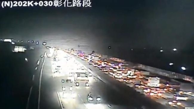 國1南下5車追撞　回堵至彰化交流道