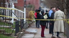 美國聖路易斯市弟弟誤擊哥哥_http://www.stltoday.com/news/local/crime-and-courts/family-believes-st-louis-boy-was-looking-for-candy-when/article_d352935e-07e7-5ab0-84e9-e84d52be72fe.html