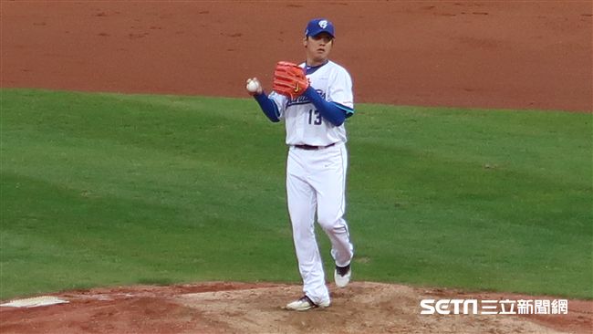 首戰中信兄弟　陳鴻文堅持多投20球