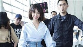 蔡依林笑喊：「什麼機場鬼時尚」（圖／翻攝自微博）