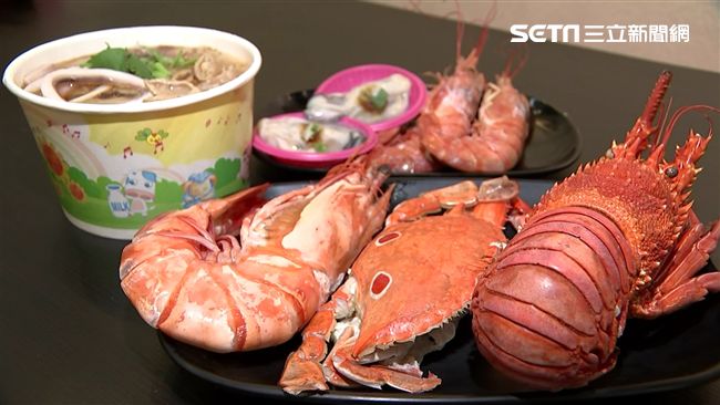 痛風系麵線！龍蝦、三點蟹、虎蝦上桌