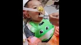 寶寶,吃飯,餵食,神招,對付,爆笑公社,YouTube　圖／翻攝自YouTube