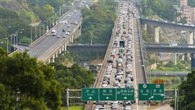 最長清明假期首日國道壅塞（1）清明連續假期一連5天，為歷年清明假期中天數最多，4日一早國道北台灣多處路段就湧入車潮。中央社記者孫仲達攝  107年4月4日