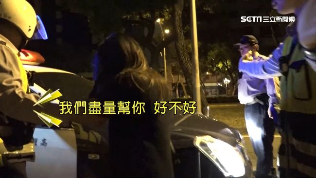 酒測超標！女酒駕被逮失控嘶吼露內衣