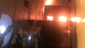 桃園福山街住宅大火延燒二層樓（圖／翻攝畫面）