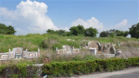 陳姓男子鬼月盜鹿港第12公墓被逮,盜墓,墳墓,公墓（圖／翻攝畫面）